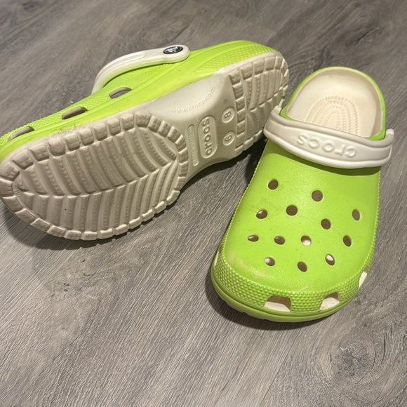 Crocs glow in the dark - Picture 3 of 3